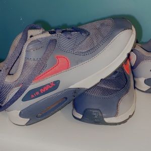 Kids Nike air maxes